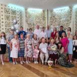 Красноармейские единороссы поздравили с Днем семьи, любви и верности «семейных долгожителей»