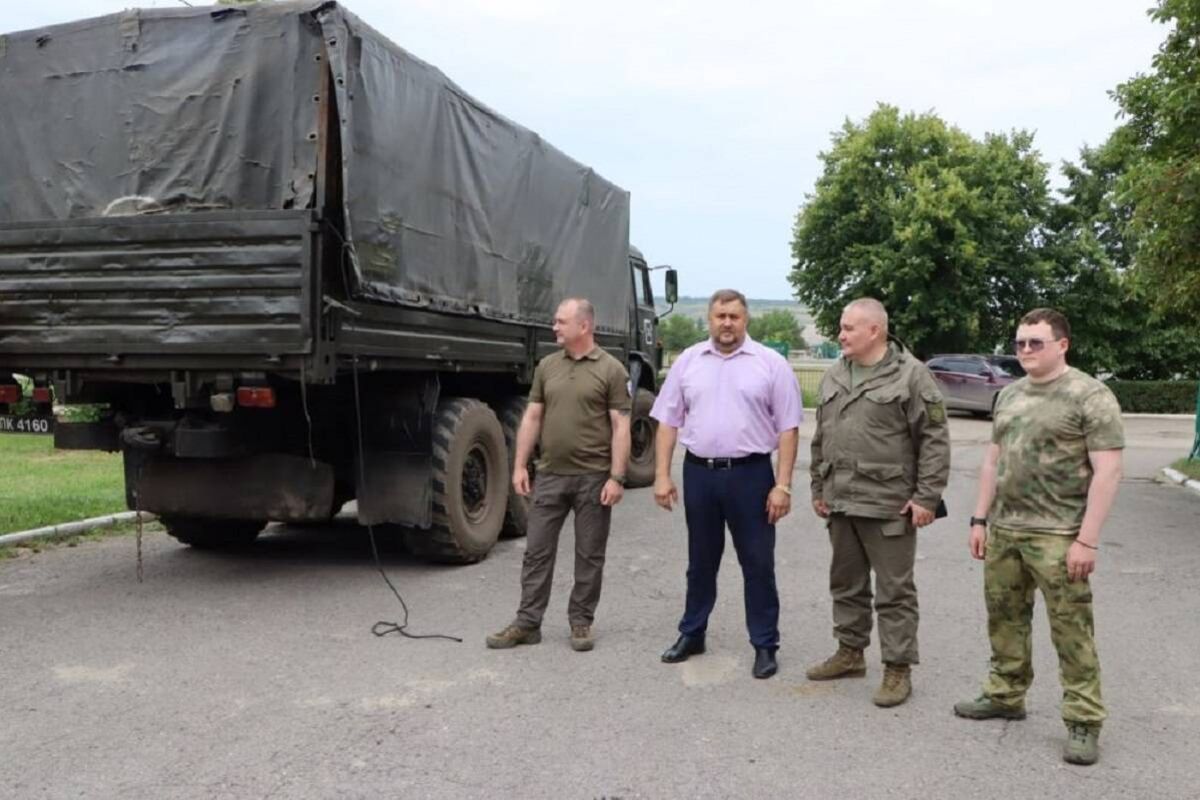 Единороссы Удмуртии передали бутилированную воду для военнослужащих ЛНР