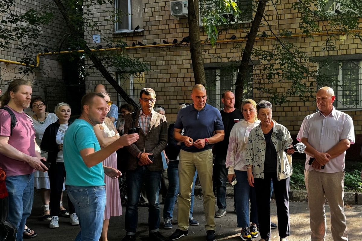 Депутат МГД Медведев готов контролировать благоустройство во дворе домов на Ленинградском проспекте