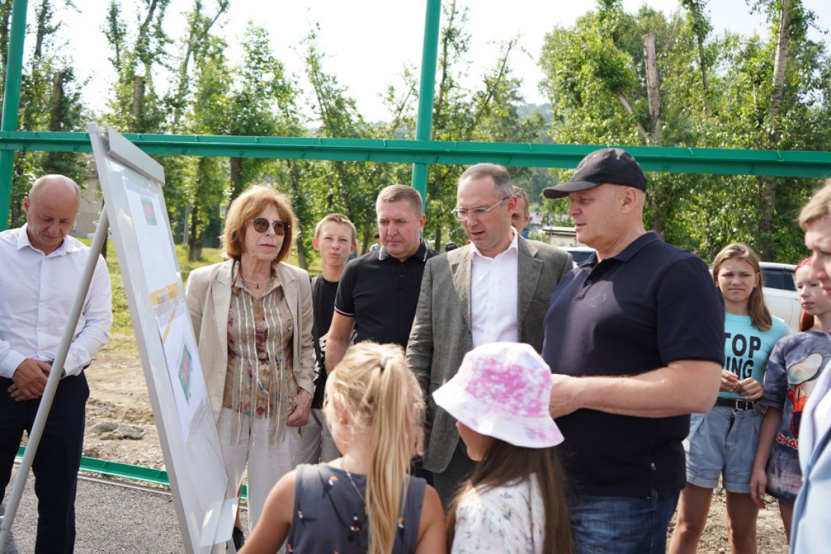 Депутаты горсовета побывали на новых спортивных площадках Красноярска
