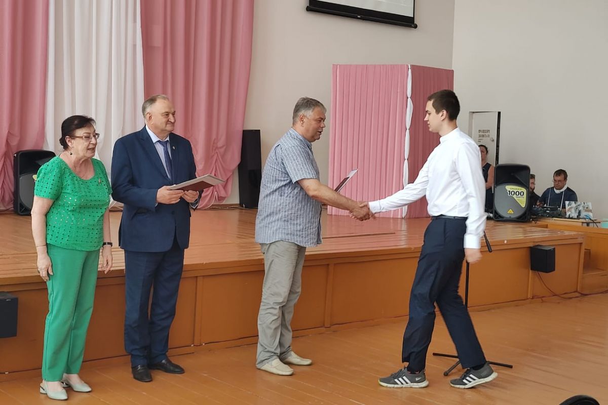 Алексей Марьин вручил дипломы сердобским студентам