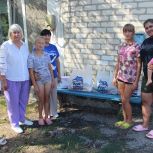 Славяносербские единороссы оказали помощь многодетным семьям села Хорошее