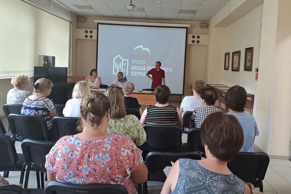 В Ульяновске «Единая Россия» организовала бесплатные юридические консультации для активистов многоквартирных домов