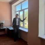 Депутат «Единой России» Александр Ремета проверил благоустройство школ Семикаракорского района