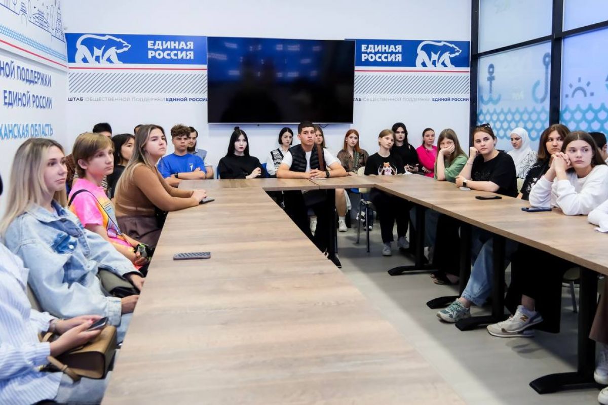 В Штабе общественной поддержки в Астрахани прошло установочное собрание с добровольцами проекта «Особенное счастье»