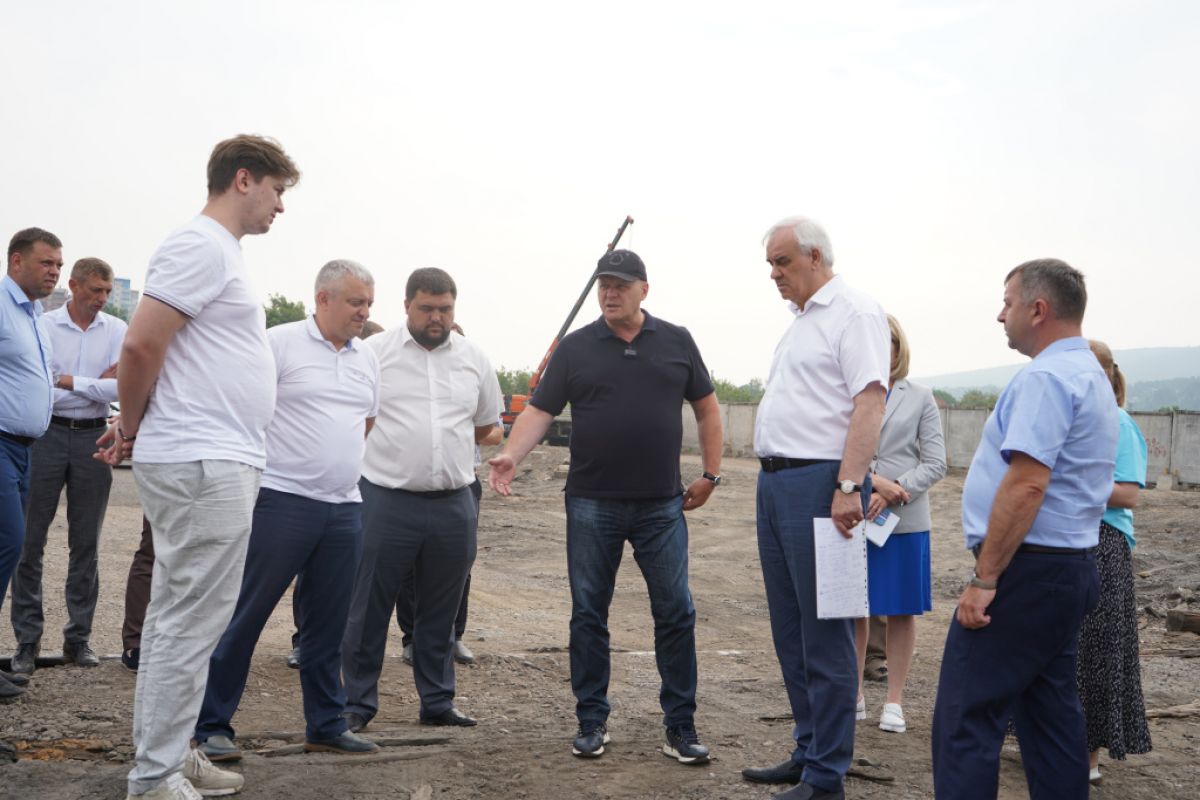 Депутаты горсовета побывали на строительной площадке развязки в мкрн Пашенном