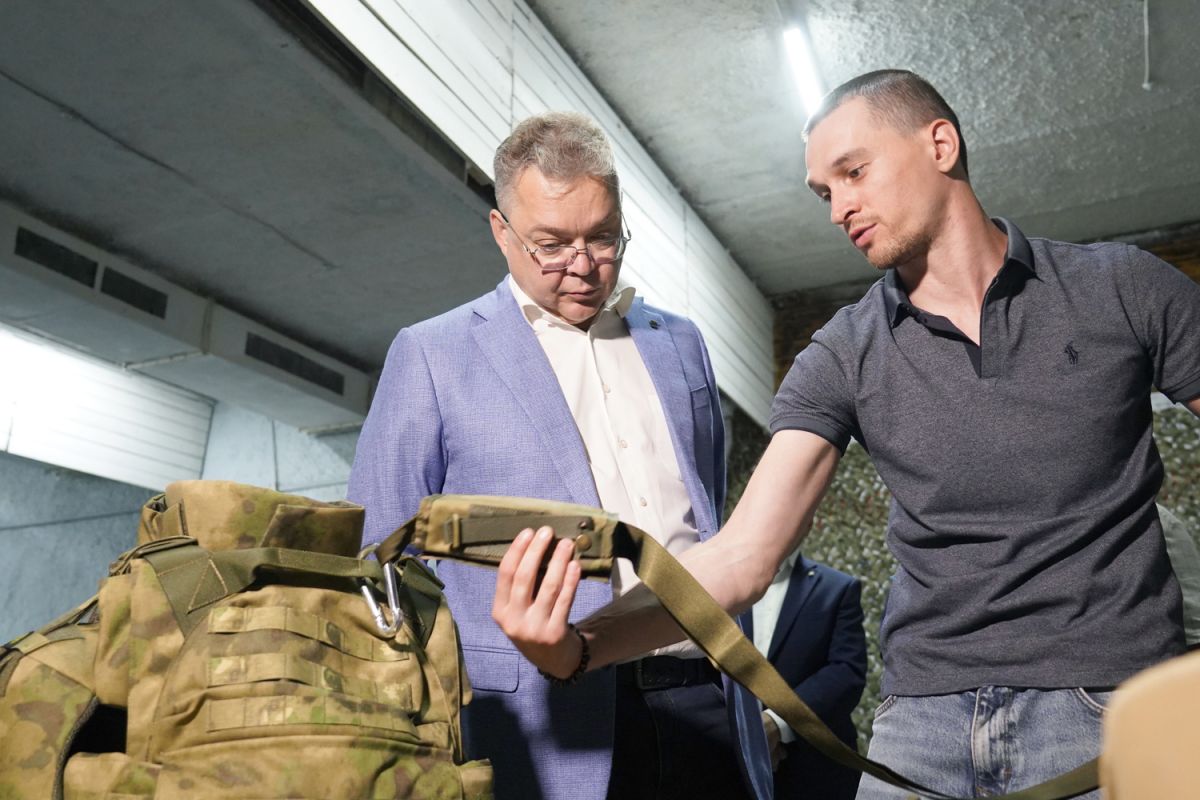 Владимир Владимиров встретился с местными производителями военной амуниции