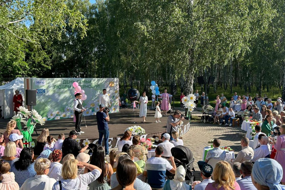 В Нижнекамске отметили День семьи, любви и верности | 08.07.2024 | Казань -  БезФормата