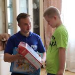 В Тульской области «Единая Россия» передала первые школьные наборы к учебному году детям с ОВЗ
