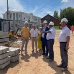 Андрей Исаев проверил ход строительных работ на объектах в селе Шаркан