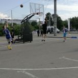 Единороссы в Мурманске провели турнир по баскетболу и открытую зарядку