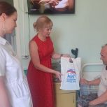 Партийцы Ленинского района навестили ветеранов, проходящих лечение в госпитале