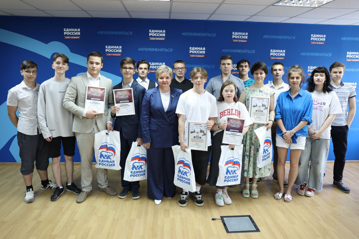 В Петербурге наградили региональных победителей «Диктанта Победы»