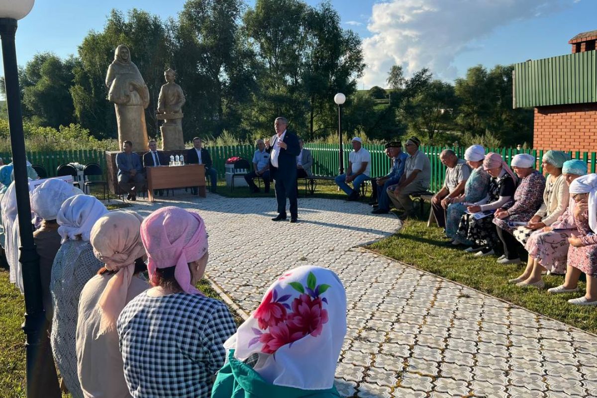 Жители Малой Суни просят отремонтировать дороги и повысить зарплату  почтовым работникам | 19.07.2024 | Казань - БезФормата