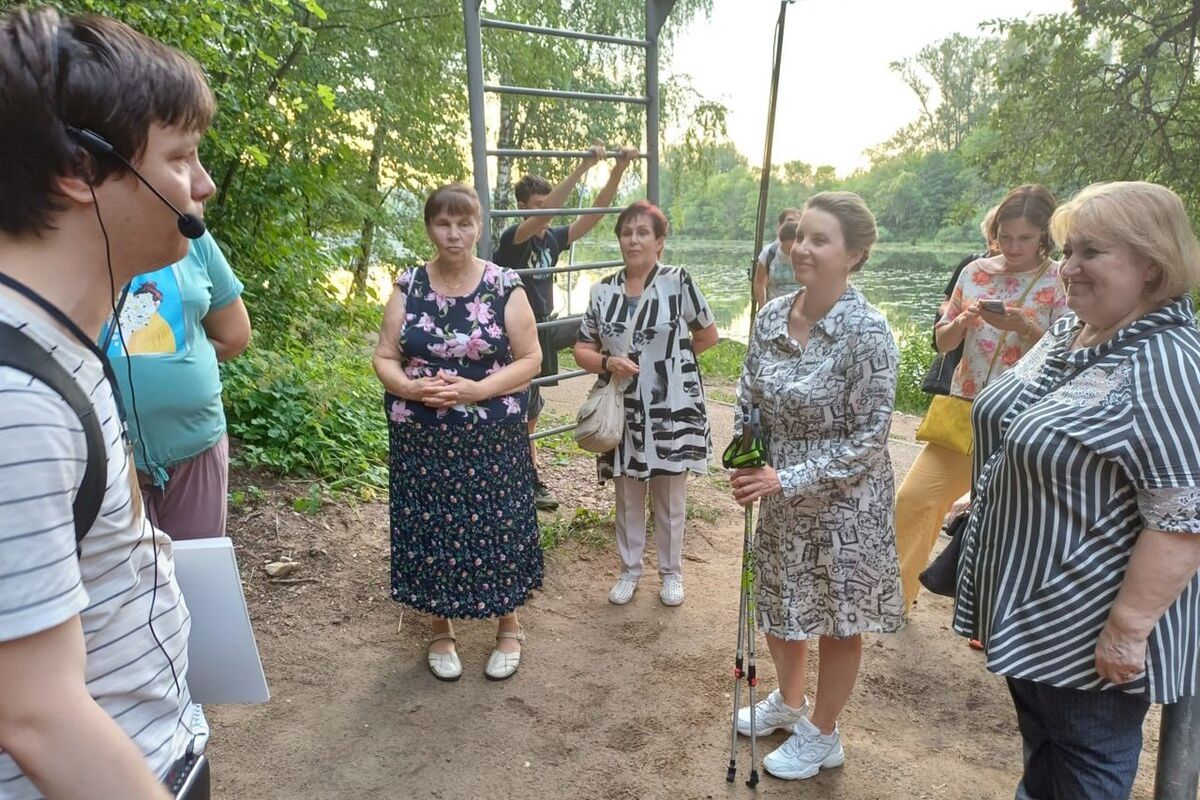 Любители северной ходьбы из Западного округа освоили новые тропы