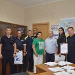 В городе Курчатове Курской области единороссы поздравили стражей дорожного порядка с профессиональным праздником
