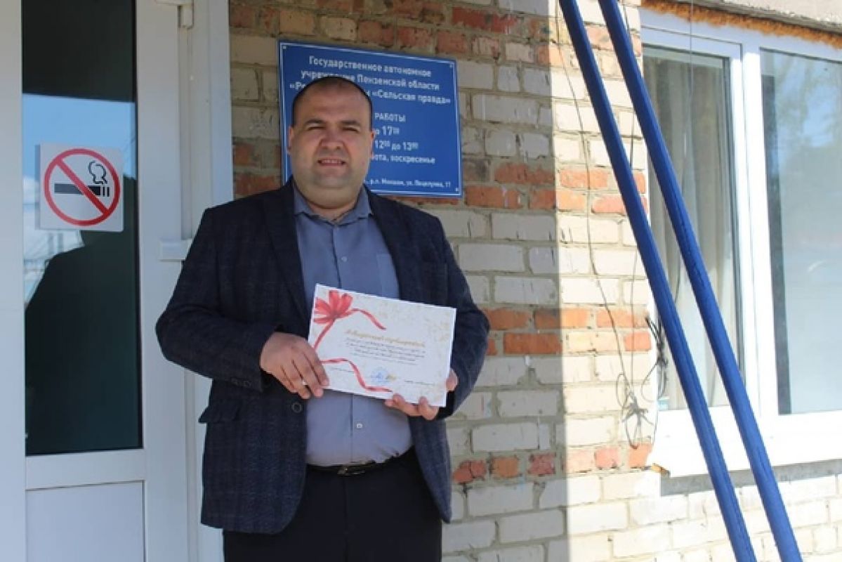 Алексей Елисеев оказал помощь жителям Мокшанского района в оформлении платной подписки на районную газету