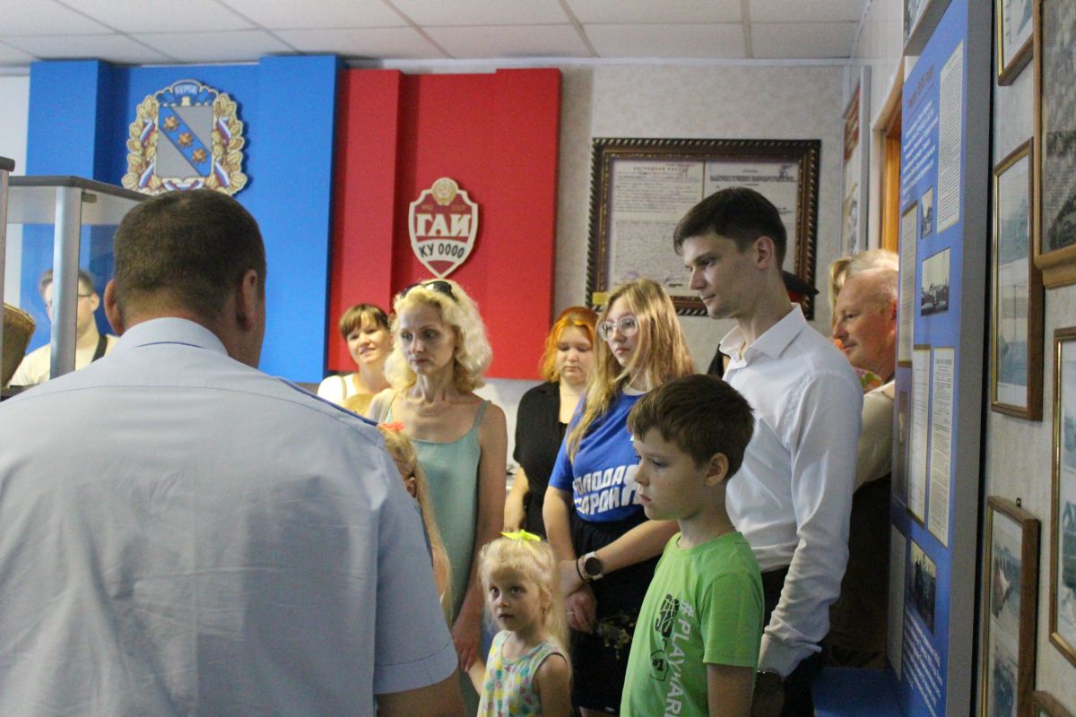 Курские единороссы организовали экскурсию для детей в музей Госавтоинспекции