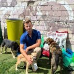 В Орле волонтеры «Единой России» передали корм приюту для животных