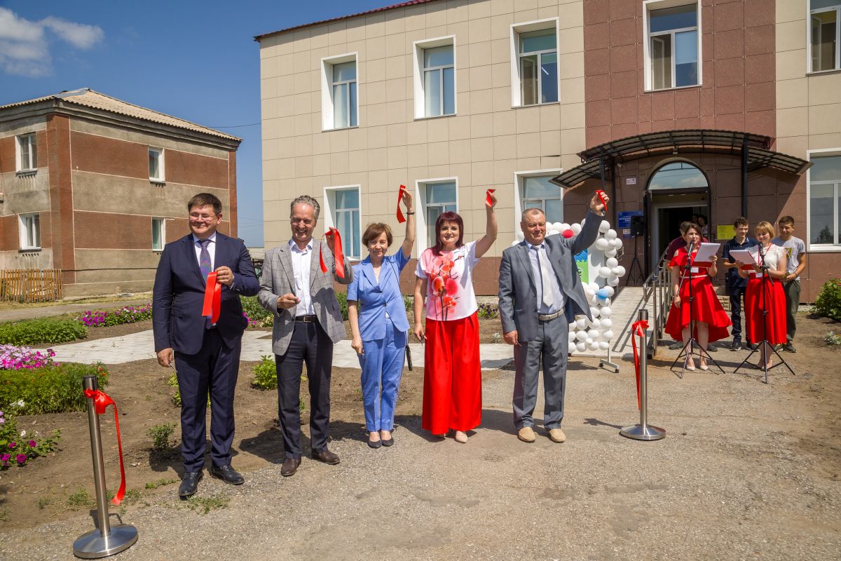 При поддержке «Единой России» в Чистоозерном районе открылась первая детская модельная библиотека имени С. П. Мосияша