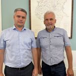 Активисты Партии пообщались с художником, изображающим жизнь и быт на СВО