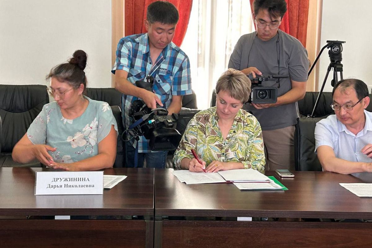 В Бурятии прошла церемония подписания Хартии солидарности за возрождение семейных ценностей