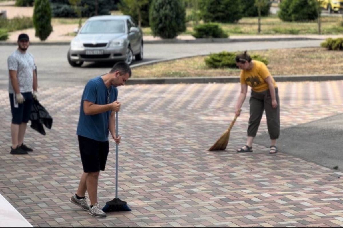 Партактив вышел на субботник