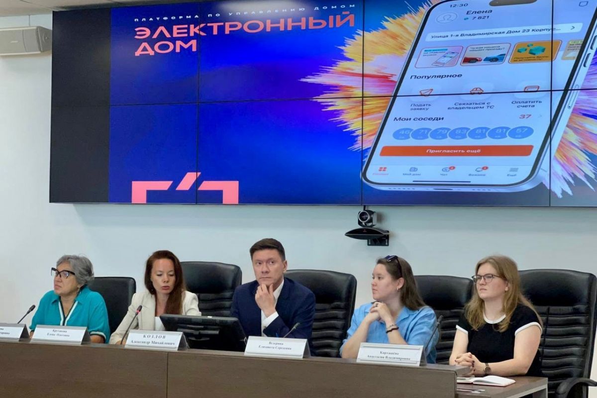 Депутат Мосгордумы Александр Козлов обсудил использование и развитие электронных городских сервисов в ТиНАО