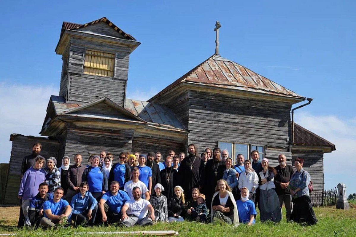 Спустя век в Архангельской области восстанавливают храм Трех Святителей