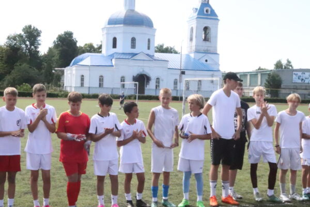 В Трубчевске стартовал межрайонный турнир по футболу «Золотой медведь-2024»