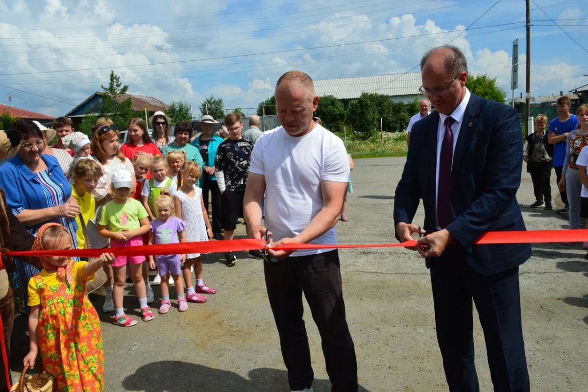 В селе Петровском Увельского района открылся первый литературный сквер «Лукоморье»