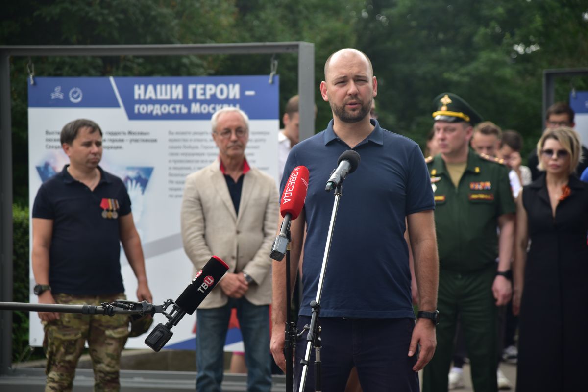 «Единая Россия» открыла патриотическую выставку «Наши Герои – гордость Москвы»