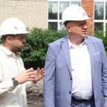 Сергей Шелест проверил ход капитального ремонта омских школ