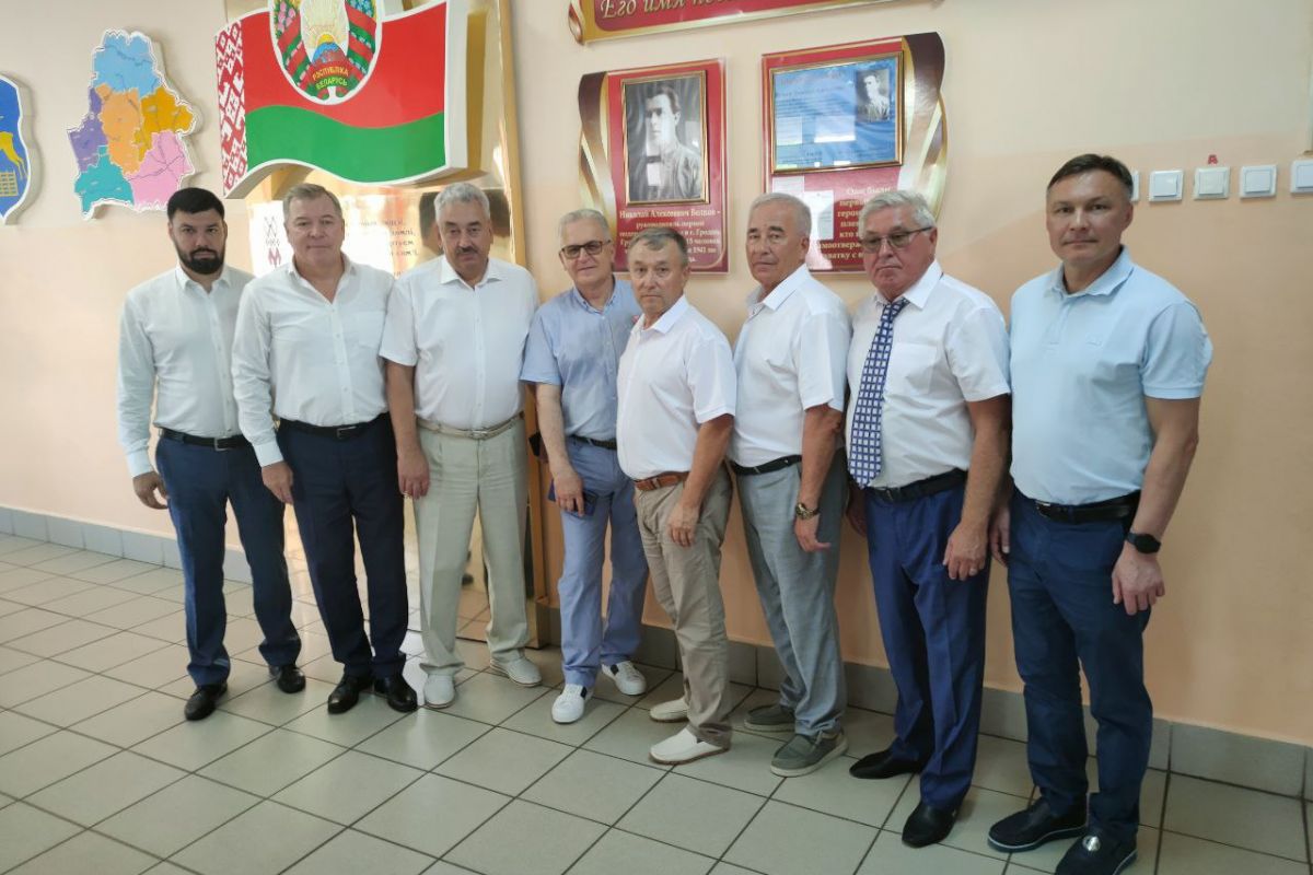 Парламентарии побывали в школе города Гродно, носящей имя нашего земляка – героя Великой Отечественной войны