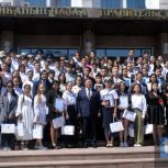 В Туве «Единая Россия» организовала «Разговор о важном» с выпускниками-медалистами школ Тувы