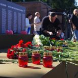 В Москве более 1,5 тысячи активистов МГЕР и «Волонтерской Роты» почтили память детей – жертв войны в Донбассе