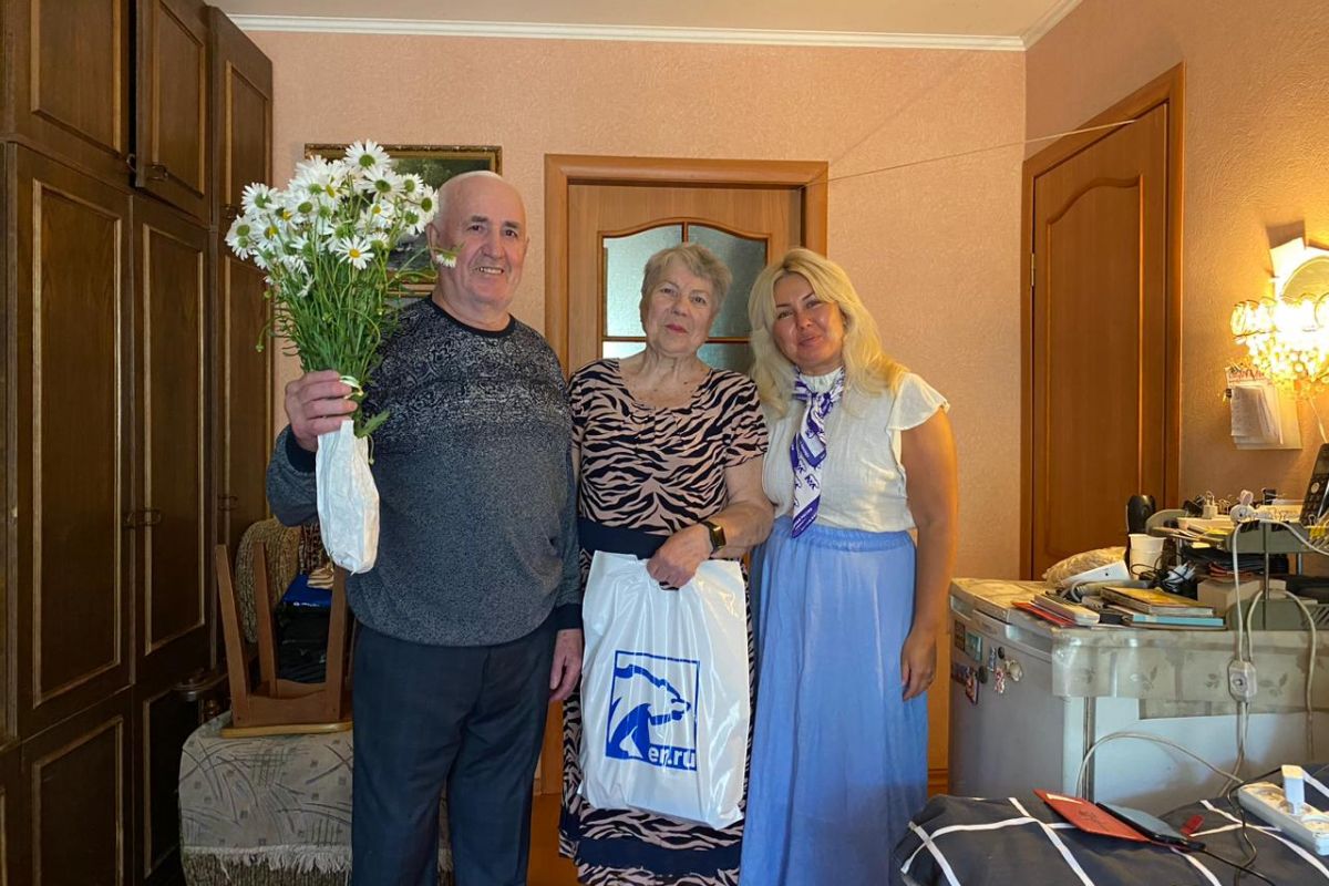 Семью Буфетовых из Владивостока поздравили с двумя знаменательными датами