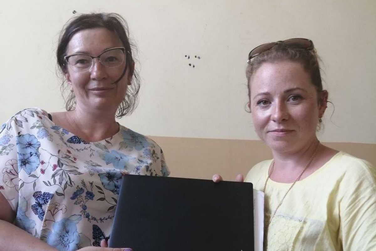 Дети из ДНР получили ноутбуки, отправленные из партийного гумцентра Красноярска