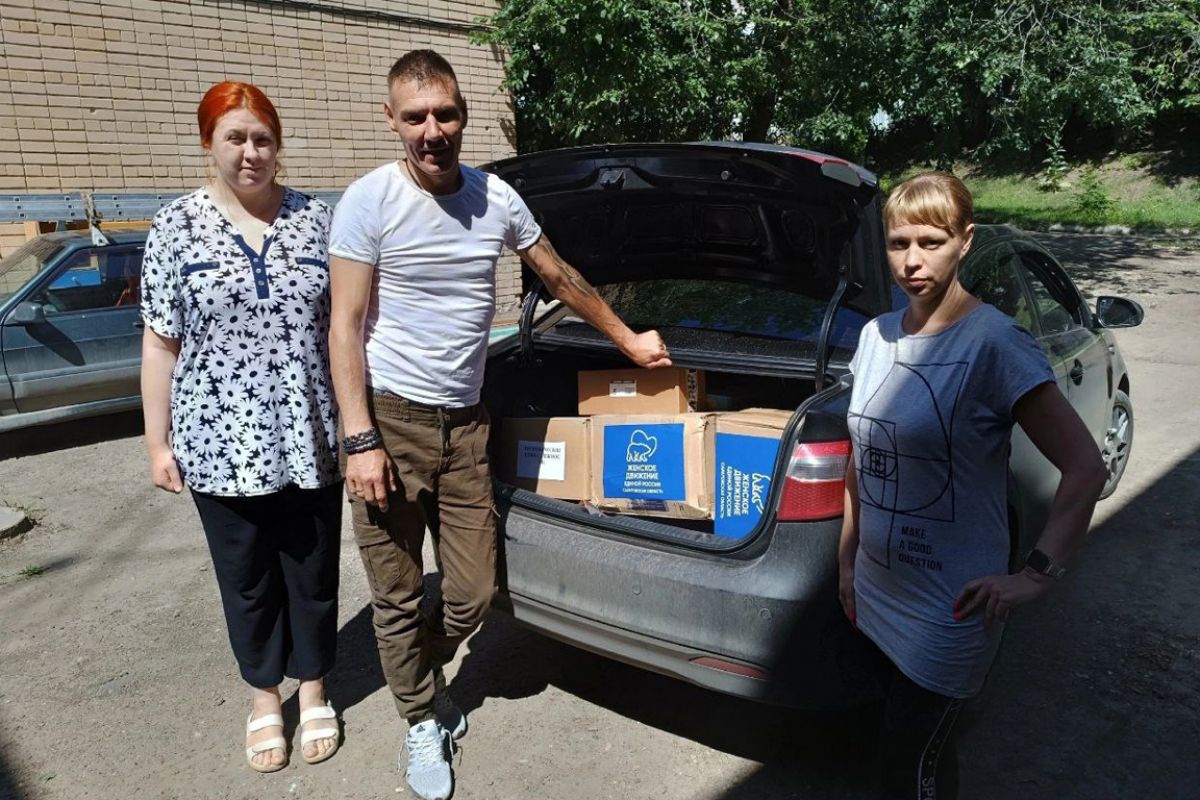 Неравнодушные жители и партийцы Заводского района собрали гуманитарную помощь для госпиталя