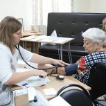 Челябинские единороссы заботятся о старшем поколении