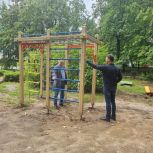 Партийный десант проконтролировал ход благоустройства сквера «Айболит»