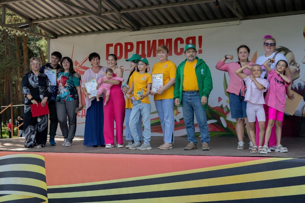 На площадках Южноуральска прошли праздничные мероприятия, посвященные Дню Семьи, Любви и Верности