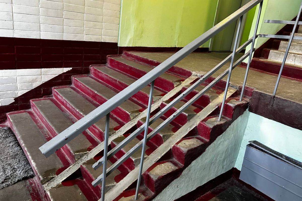 По обращению Сабины Цветковой в Метрогородке семье с сыном-инвалидом установят подъемную платформу