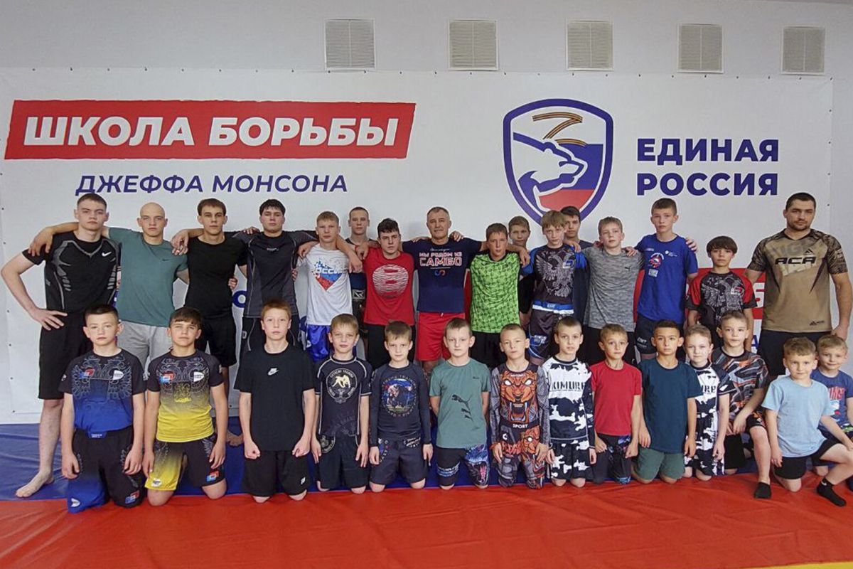 Всё начинается с мотивации: в донецком спортклубе «Сила Донбасса» прошла открытая тренировка для юных самбистов и дзюдоистов