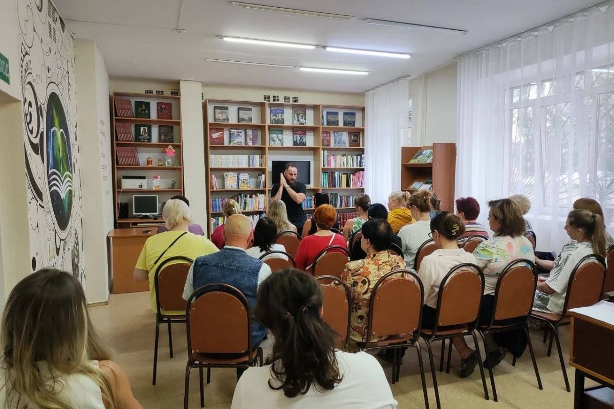 На базе проекта «Школа ЖКХ» Партии «Единая Россия» продолжаются очные занятия под руководством регионального координатора проекта Александра Глушкова