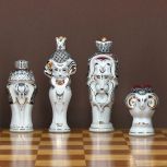 «Звери Севера и Юга» и другие фигуры. Изучаем шахматы в музее керамики в Кускове