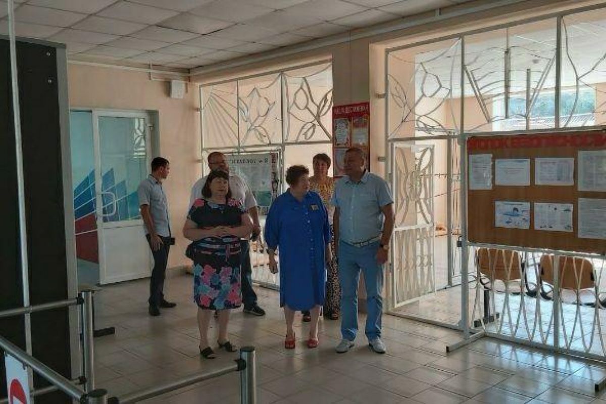 Уссурийские единороссы приняли участие в акции «Родительская приёмка»