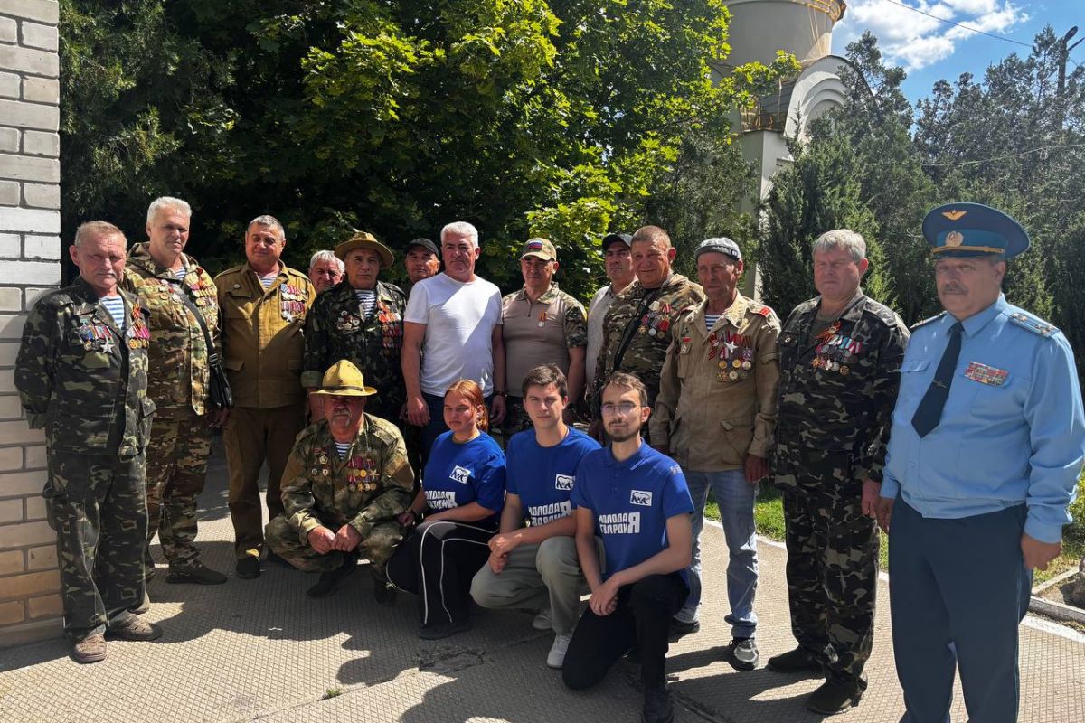 В День ветеранов боевых действий активисты «Единой России» в Херсонской области поздравили участников войн, локальных конфликтов и СВО