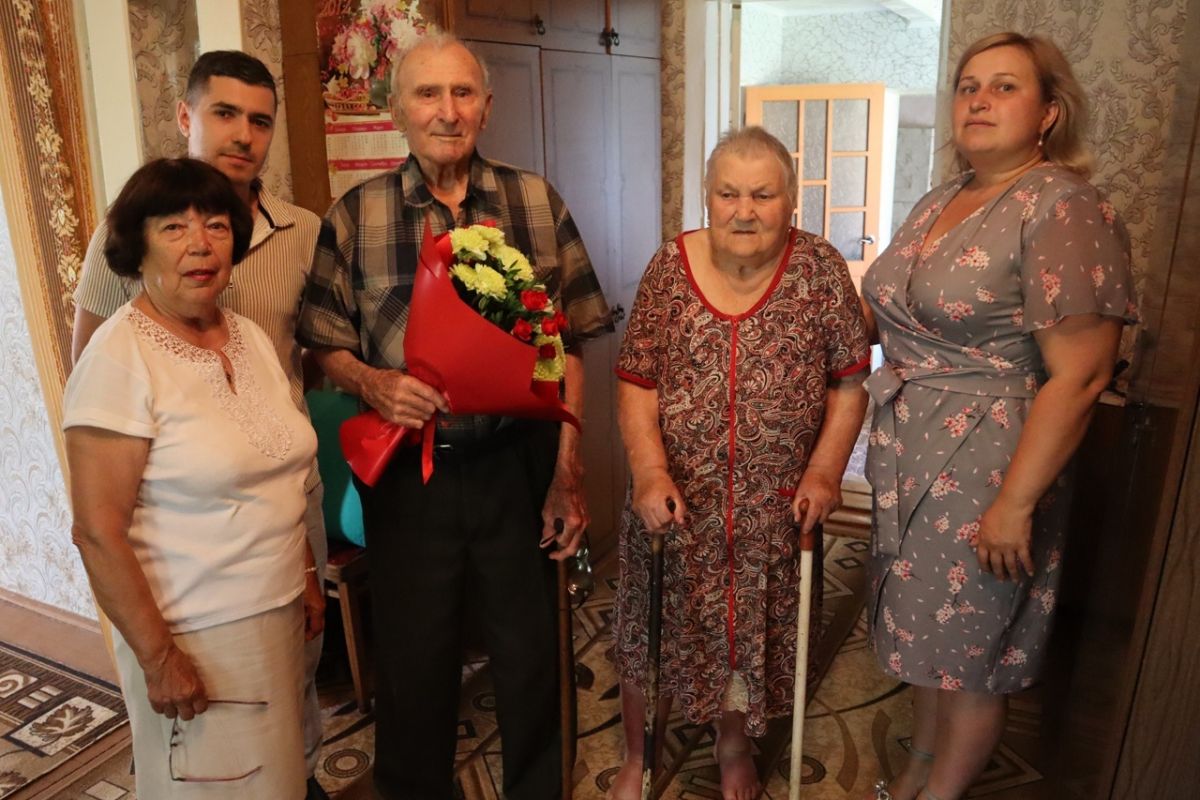 Единороссы Касимовского округа поздравили долгожителей с юбилеем