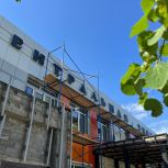 Сергей Сомов проверил ход капитального ремонта Центральной библиотеки Ковдора